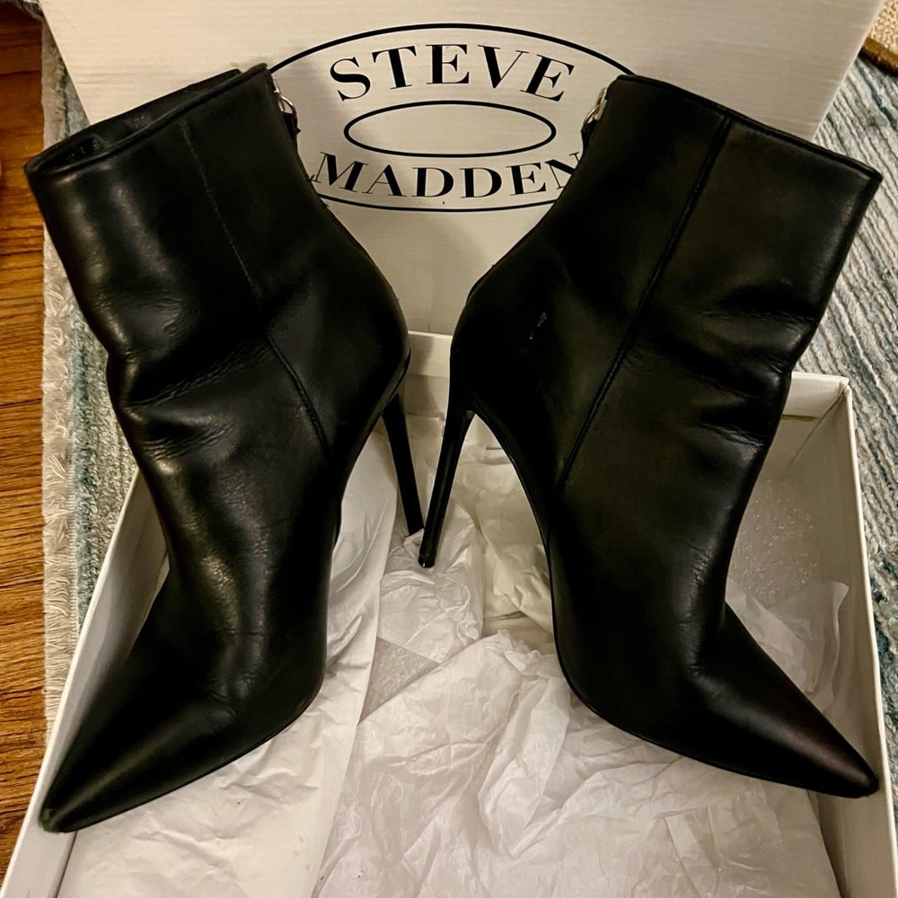 Via Black Leather High Heel Ankle Boots